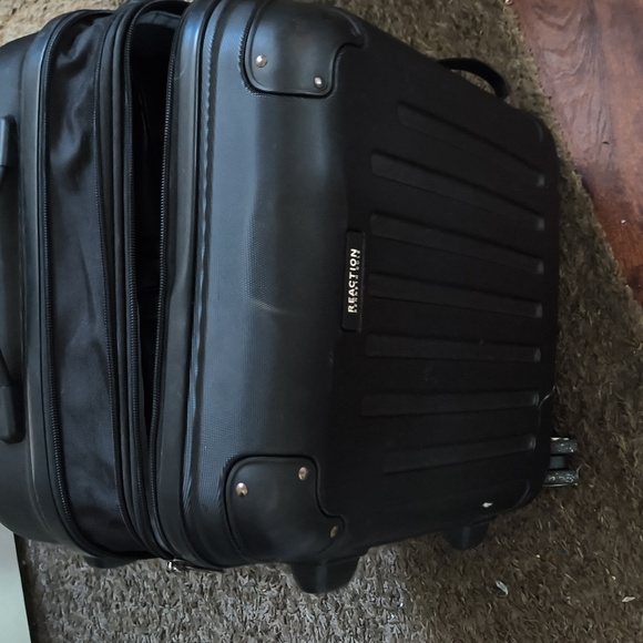 COPY - Kenneth Cole reaction suitcase - Picture 3 of 4